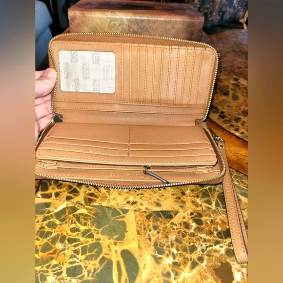 🟠LOW START🟠Michael Kors Crossbody and wallet set - Picture 12 of 16